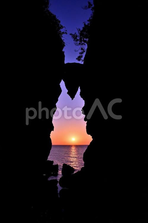 弁慶のはさみ岩　夕焼け 佐渡ヶ島,新潟,日本の写真素材
