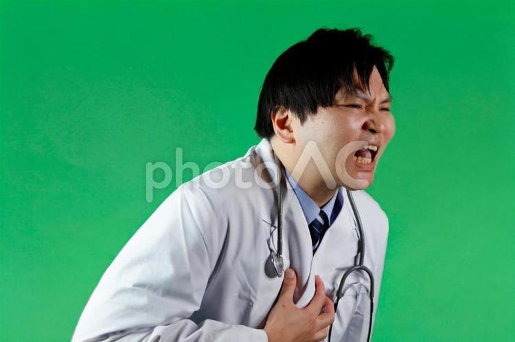 胸の痛みを訴える医師 医師,男性,胸痛の写真素材