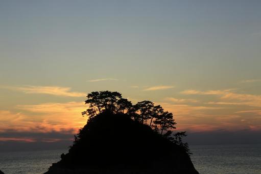 A beautiful sunset over Dogashima, JPG