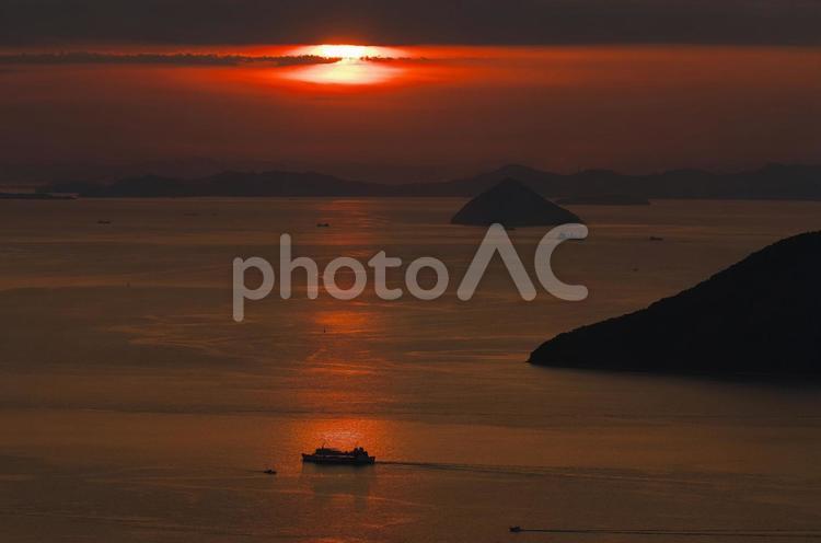 夕陽に照らされて 夕焼け,夕陽,瀬戸内海の写真素材
