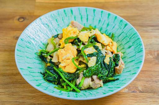 豚肉とほうれん草炒め ほうれん草,豚肉,卵の写真素材