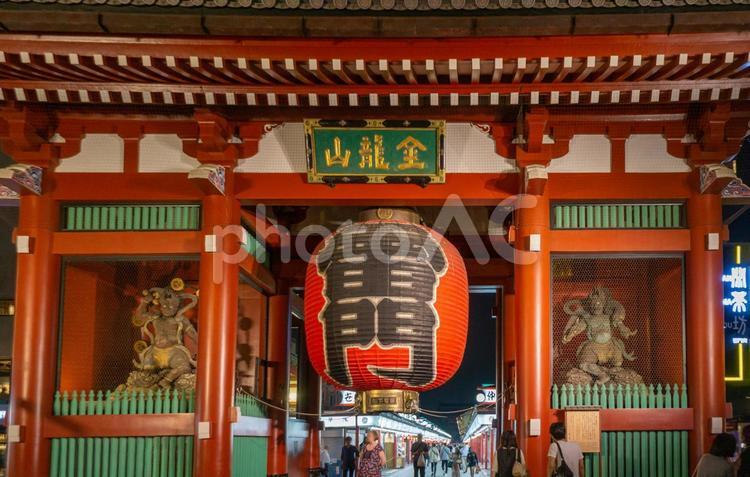 夜の雷門 雷門,浅草,東京観光の写真素材