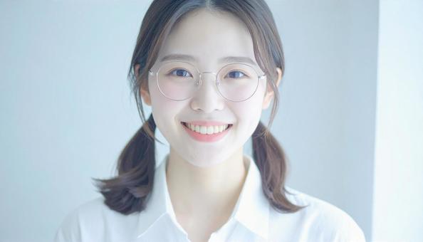 清潔感のあるカメラ目線の女性の写真