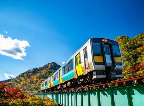 水郡線と矢祭山 水郡線,紅葉,矢祭山の写真素材