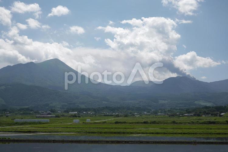 宮崎県と鹿児島県にまたがる霧島連山 宮崎県,鹿児島県,霧島連山の写真素材