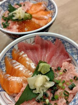 新鮮な海鮮丼 新鮮な海鮮丼の写真