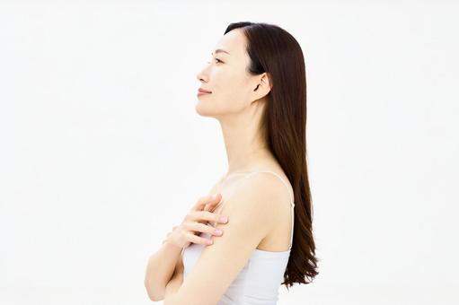 横顔の女性 スキンケア 美容 上半身 横顔の女性 スキンケア 美容 上半身 スキンケア,顔,美容の写真素材