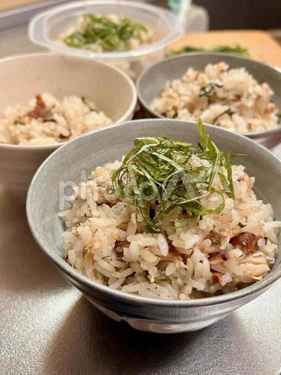 サバ缶と梅干しの炊き込みご飯 食事,ご飯,夜ごはんの写真素材