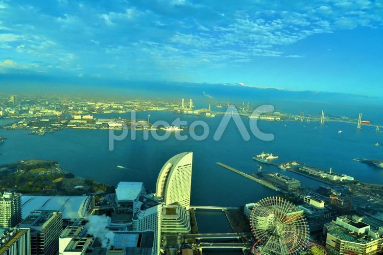 １２月中旬の横浜ランドマークタワーからの横浜市街地の風景 背景,横浜ランドマークタワー,タワーの写真素材