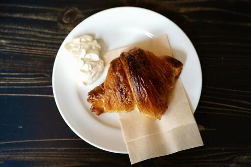おしゃれなクロワッサン パン,食べ物,パティスリーの写真素材