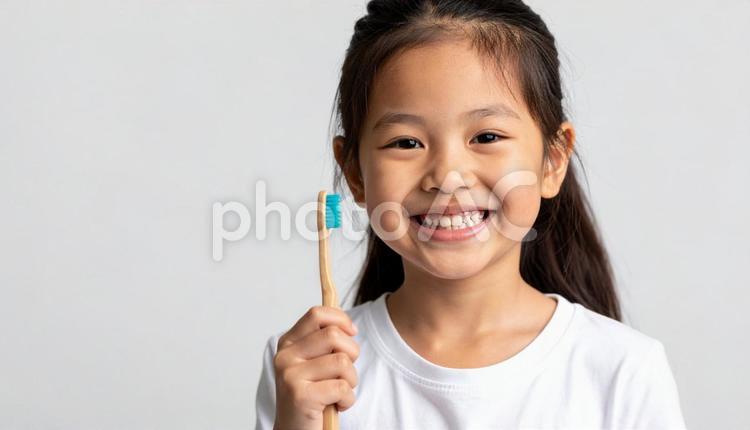 歯磨きする女の子 歯ブラシ,女の子,虫歯予防の写真素材