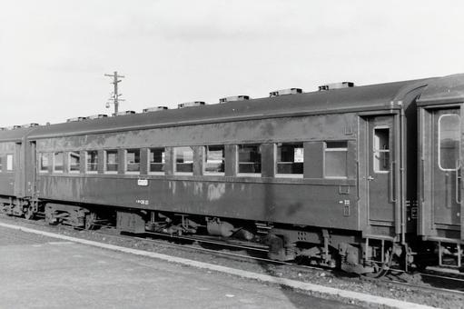 オハ36形客車（オハ36 21）の写真