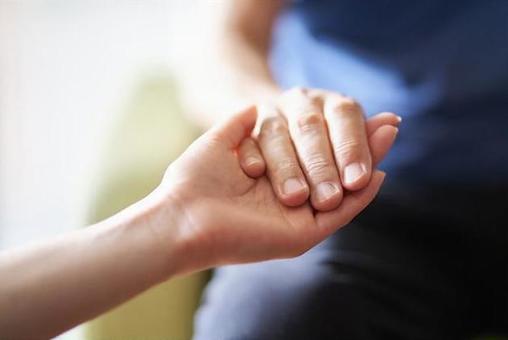 Hands of caregivers and the elderly, infirmières, les personnes âgées, vieil homme, JPG