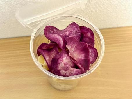 サツマイモで作ったポテトチップス サツマイモ,ポテトチップス,スライスの写真素材