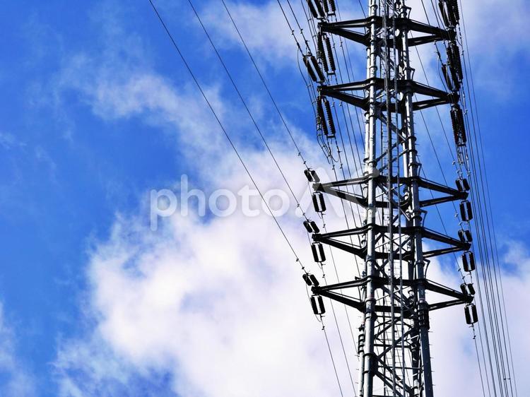 送電線の鉄塔と青空② 電気,鉄塔,青空の写真素材