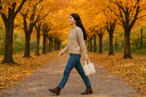 秋並木道を歩く女性 秋並木道を歩く女性の写真