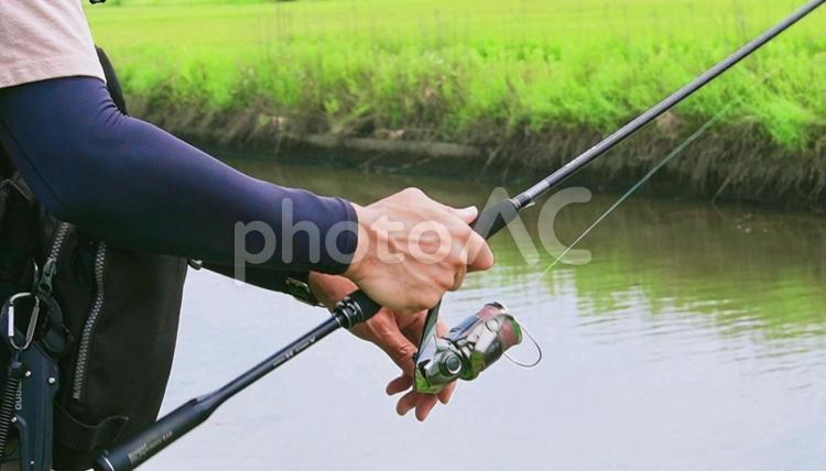 魚釣りをする男性 男性,横向き,竿の写真素材