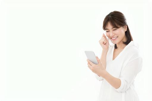 若い女性 スマートフォン 若い女性 スマートフォン スマートフォン,検索,調べるの写真素材