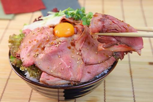 ローストビーフ丼 ローストビーフ丼 ローストビーフ丼,ローストビーフ,肉料理の写真素材
