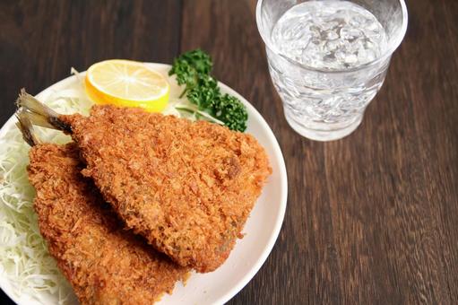 アジフライとレモンの盛り付け アジフライとレモンの盛り付け アジフライ,魚料理,揚げ物の写真素材