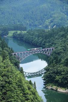 只見線を走行する風っこ只見線満喫号の写真