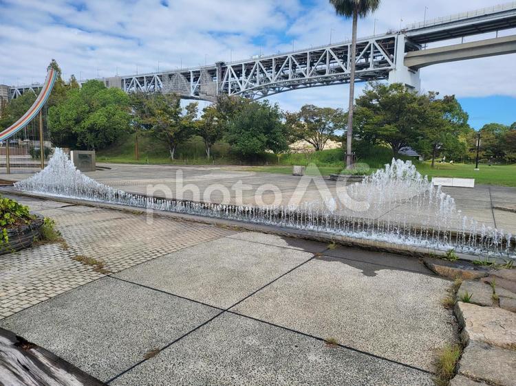 瀬戸大橋の噴水 香川,橋,噴水の写真素材