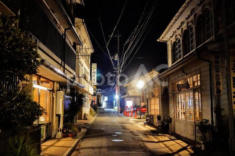 大田市の世界遺産・温泉津の温泉街の夜 温泉津,世界遺産,石見銀山の写真素材