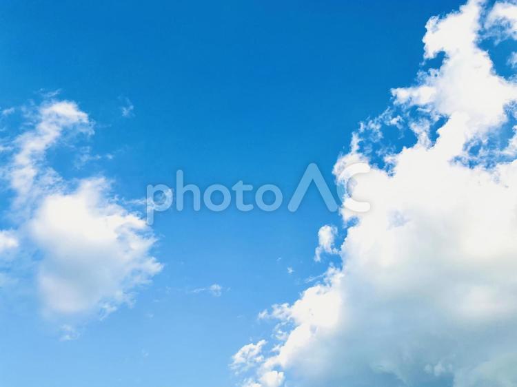 美しい青空の背景　コピースペース 空,青空,光の写真素材