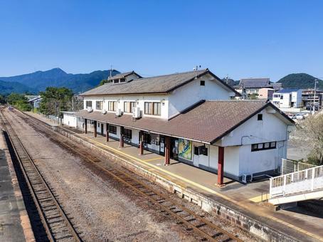 JR関西本線「関駅」跨線橋から見る駅舎 関駅,関西本線,跨線橋の写真素材