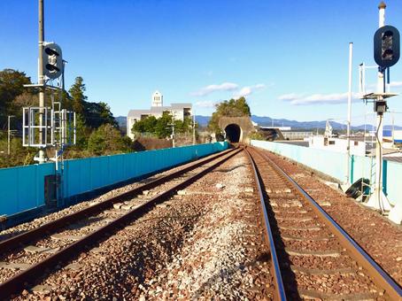 阿佐海岸鉄道の海部駅からトンネルを望む 鉄道風景,鉄道,四国の写真素材