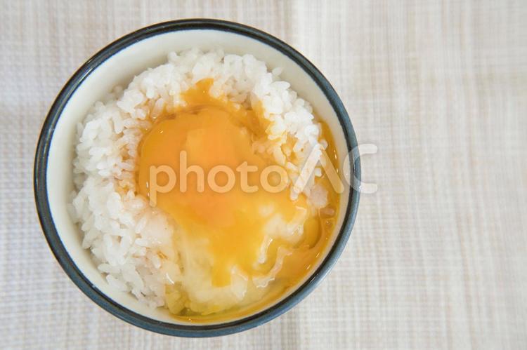米価格高騰で贅沢食となりつつあるTKG tkg,ごはん,卵かけごはんの写真素材