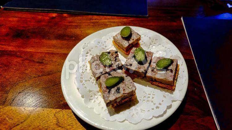 お酒のつまみで出た食べ物 つまみ,ピクルス,四角の写真素材