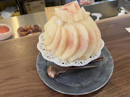かき氷 かき氷 カフェ,桃,かき氷の写真素材
