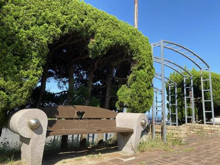 ハートのベンチ ハートのベンチ ベンチ,空,晴天の写真素材