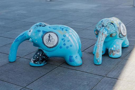 カラフルなゾウ像 カラフルなゾウ像 ゾウ,像,カラフルの写真素材