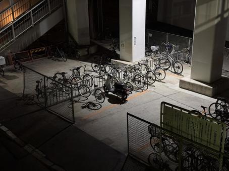 真夜中の駐輪場 真夜中の駐輪場の写真