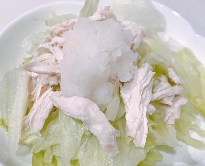 和風チキンサラダ 和風チキンサラダ,大根おろし,レタスの写真素材