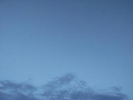 夕暮れの空 19時ごろ 夕暮れの空 19時ごろの写真