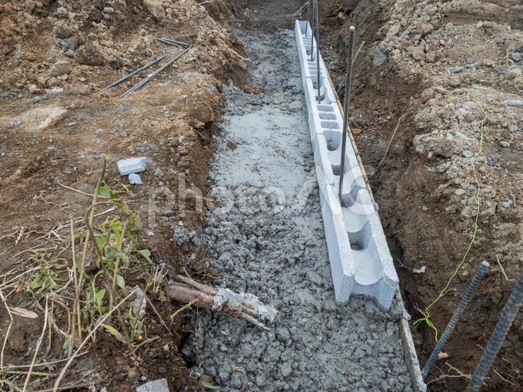 住宅建設の為の土地開発工事の様子 工事現場,工事,建設現場の写真素材