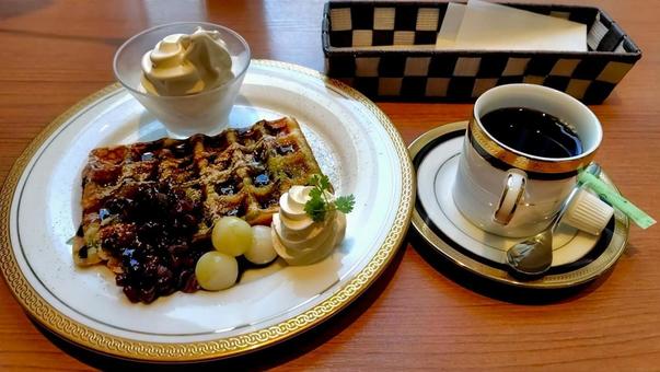 デザートセット デザートセット ワッフル,コーヒー,デザートの写真素材