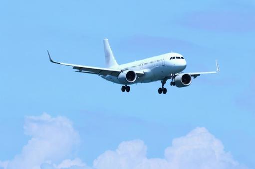 関西国際空港上空を飛ぶ飛行機1 関西国際空港上空を飛ぶ飛行機1 関西国際空港,関空,飛行機の写真素材