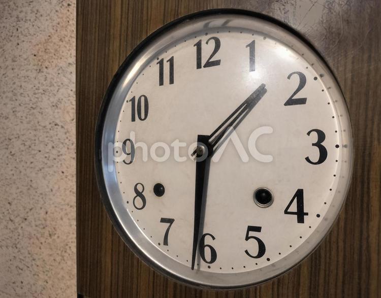 昭和の古い時計 時計,古い,古時計の写真素材
