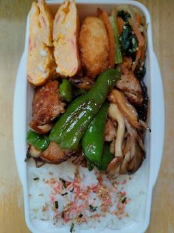 挽き肉ピーマン焼肉のタレ炒めのお弁当! 挽き肉ピーマン焼肉のタレ炒めのお弁当! お弁当,弁当,手作りの写真素材