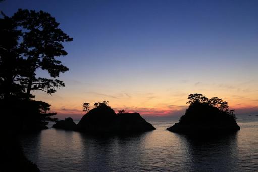 A beautiful sunset over Dogashima, JPG