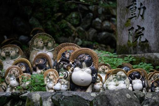 狸の置物 狸の置物の写真