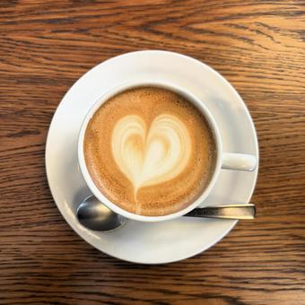 ハートのラテアート入りのカフェラテ﻿ カフェラテ,コーヒー,エスプレッソの写真素材