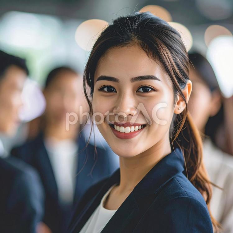 ビジネスの場で笑顔を見せる若い女性 笑顔,ビジネスウーマン,就活の写真素材