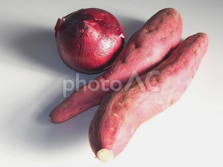 紫の野菜　玉ねぎさつまいも 野菜,食事,紫の写真素材