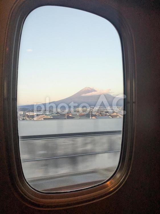 新幹線の車窓　富士山 車窓,新幹線,旅の写真素材