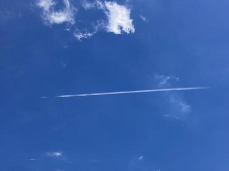 夏空 夏空 夏空,雲,飛行機雲の写真素材